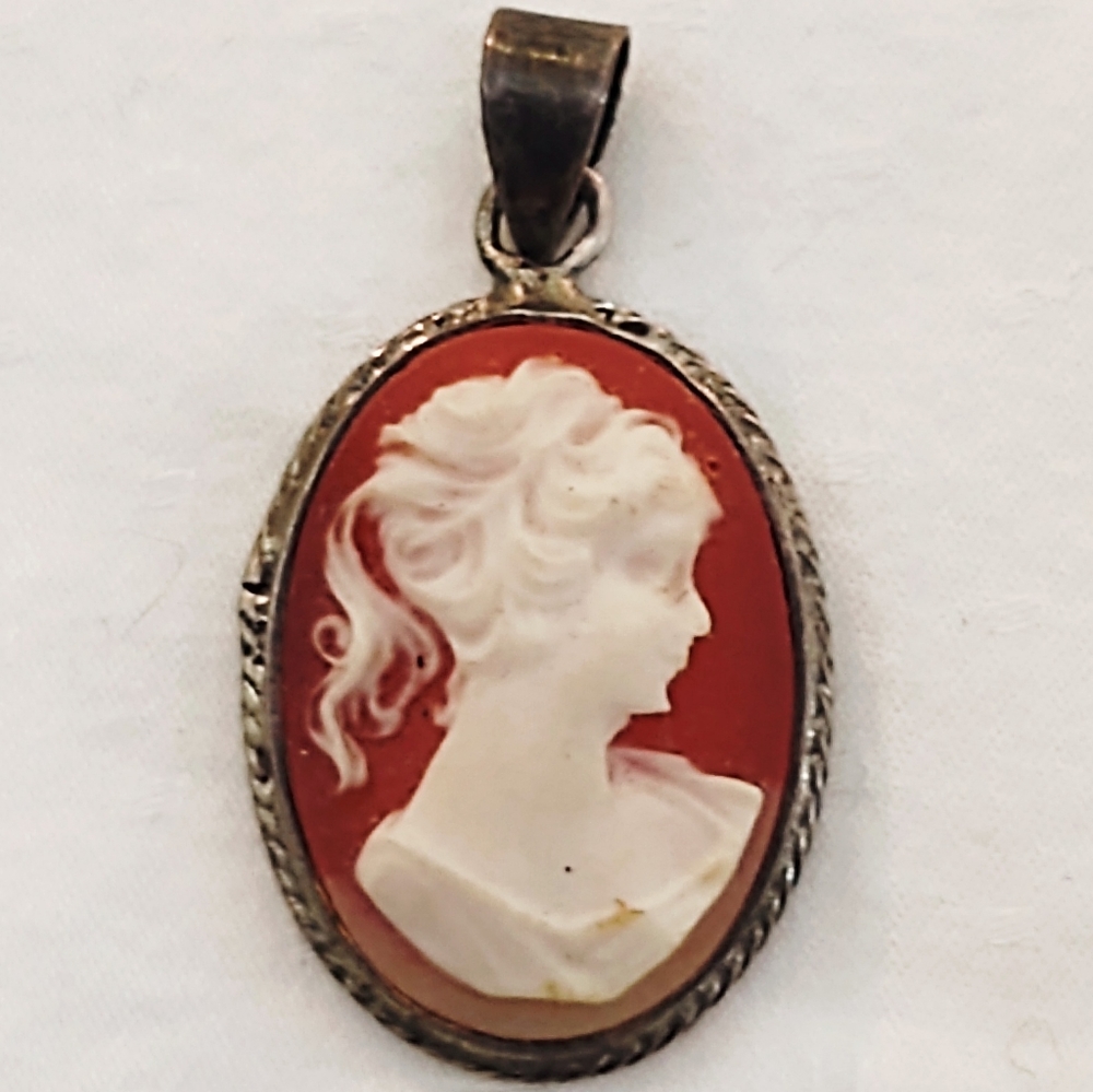 Vintage Sterling Silver Shell Cameo Pendant
